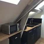 Rennes: Studio 4 Couchages, Proche Commerces, Bus.