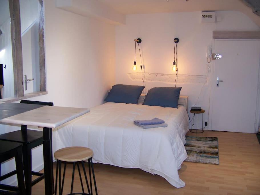 Rennes: 4 Couchages, Proche Commerces, Bus. *