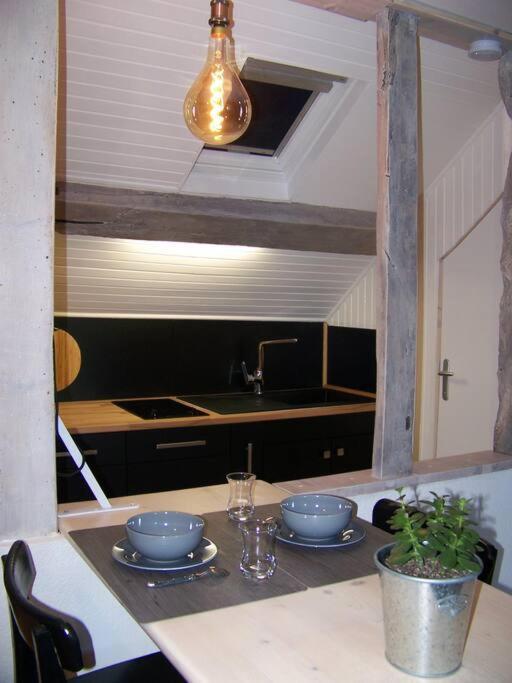 Appartement Rennes: 4 Couchages, Proche Commerces, Bus.